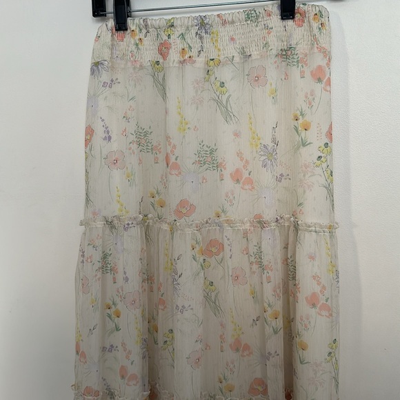 Margaret O’Leary floral skirt. - Picture 4 of 7